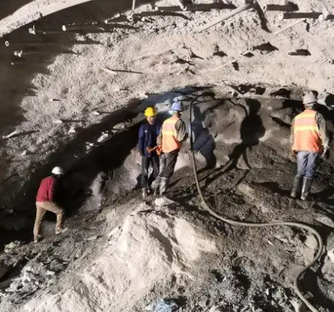 林西拱顶带模注浆料的施工流程及注意事项